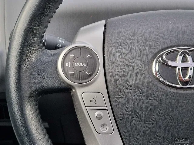 Toyota prius 1.8 aspiration 96g 7p| 75-zfr-4 - afbeelding 30 van  45