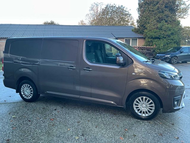 Toyota proace worker 2.0 d-4d prof. long bedrijfswagen - afbeelding 23 van  33