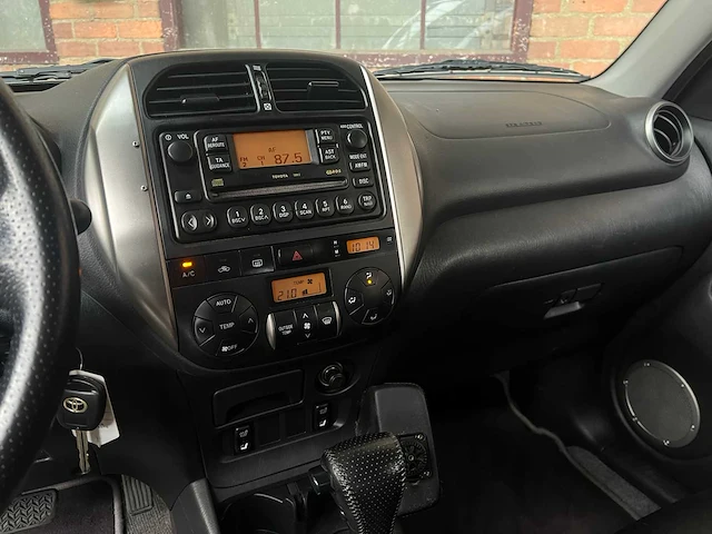 Toyota rav4 2.0-16v vvt-i sol (automaat) 150pk 2004, 76-hfb-9 youngtimer - afbeelding 21 van  40