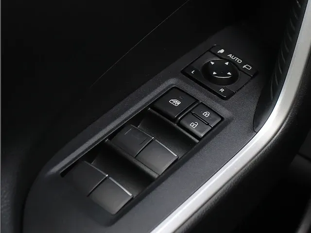 Toyota rav4 2.5 hybrid bi-tone | 001120 - afbeelding 7 van  52
