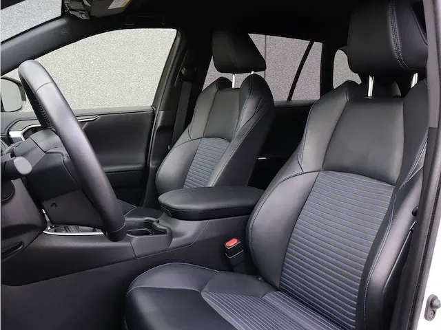 Toyota rav4 2.5 hybrid bi-tone | 001120 - afbeelding 23 van  52