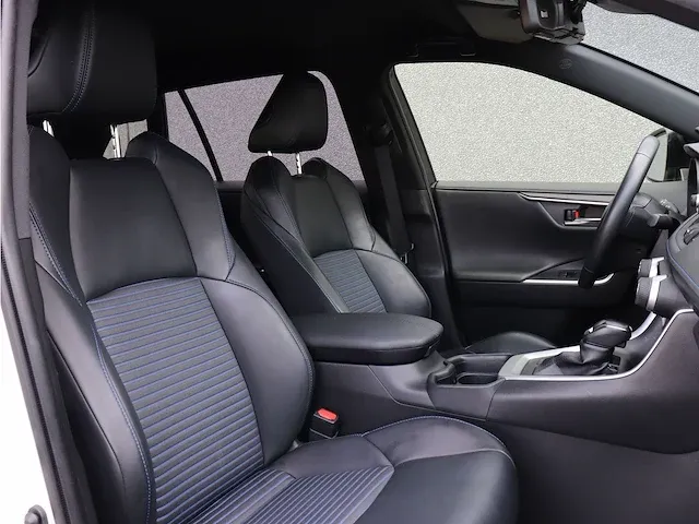Toyota rav4 2.5 hybrid bi-tone | 001120 - afbeelding 35 van  52