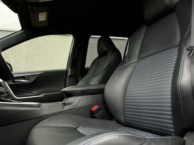 Toyota rav4 2.5 hybrid bi-tone | x-002-bf - afbeelding 34 van  41