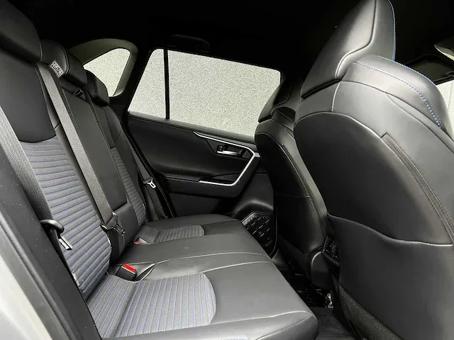 Toyota rav4 2.5 hybrid bi-tone | x-002-bf - afbeelding 11 van  41
