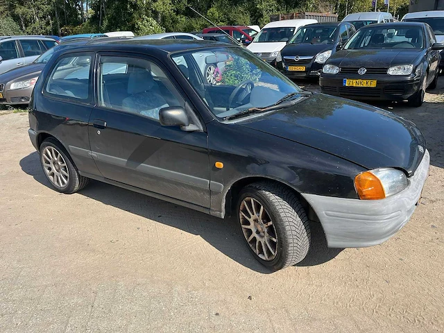 Toyota starlet 1.3-16v xli 1999 | xr-vp-52 - afbeelding 6 van  9