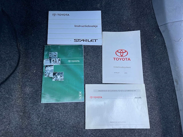 Toyota starlet 1.3-16v xli 1999 | xr-vp-52 - afbeelding 11 van  22
