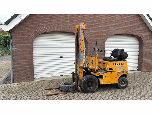 Toyota vorkheftruck - afbeelding 1 van  10