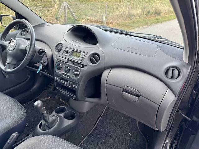 Toyota yaris 1.0 vvt-i 8-tgd-73 - afbeelding 11 van  16