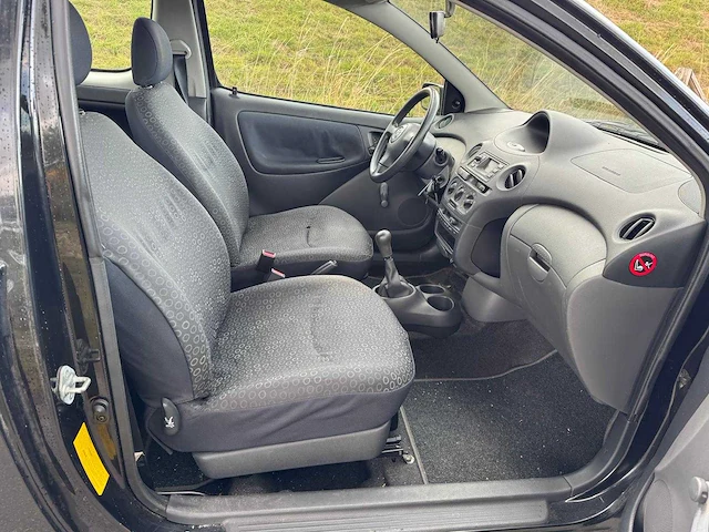Toyota yaris 1.0 vvt-i 8-tgd-73 - afbeelding 8 van  16
