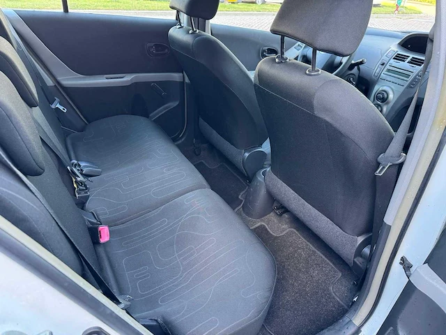 Toyota yaris 1.0 vvti acces airco 5-deurs 46-pgs-6 - afbeelding 2 van  22