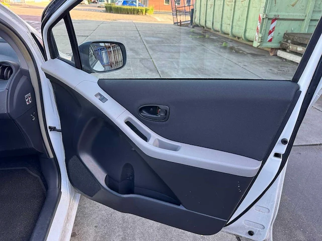 Toyota yaris 1.0 vvti acces airco 5-deurs 46-pgs-6 - afbeelding 3 van  22