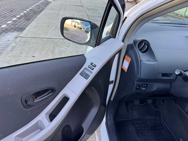 Toyota yaris 1.0 vvti acces airco 5-deurs 46-pgs-6 - afbeelding 4 van  22