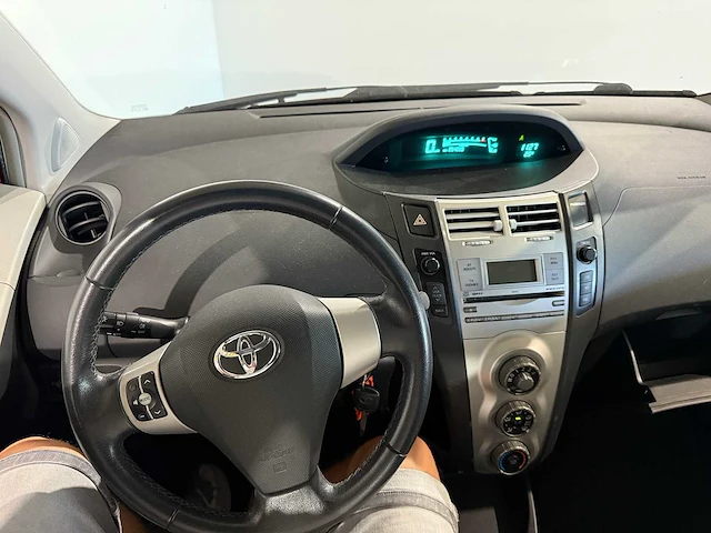 Toyota yaris 1.0 vvti spirit, 90-xn-kn - afbeelding 2 van  13