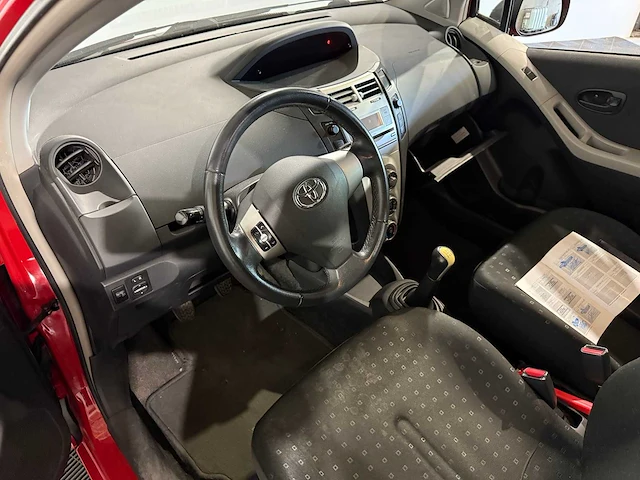 Toyota yaris 1.0 vvti spirit, 90-xn-kn - afbeelding 12 van  13