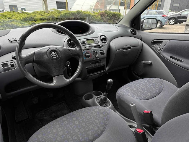 Toyota yaris 1.3 16v vvt i luna, 01-jv-vr - afbeelding 8 van  11