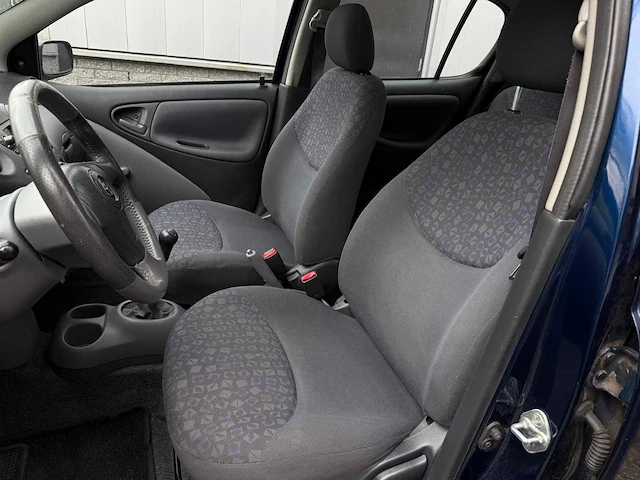 Toyota yaris 1.3 16v vvt i luna, 01-jv-vr - afbeelding 9 van  11