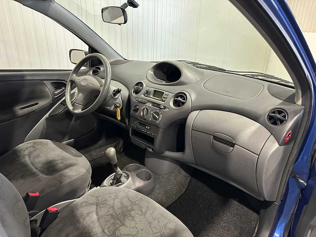 Toyota yaris 1.3-16v vvt-i sol 50-hl-fv - afbeelding 2 van  15