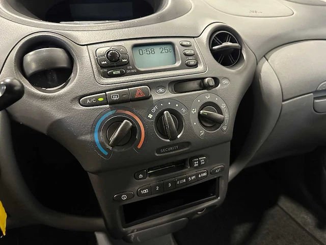 Toyota yaris 1.3-16v vvt-i sol 50-hl-fv - afbeelding 3 van  15