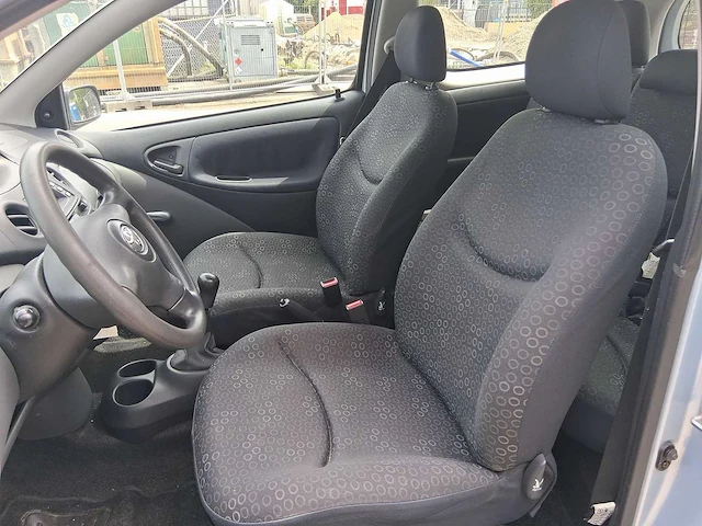 Toyota yaris 1.3 vvt-i terra car 2003 | 73-nh-hl - afbeelding 2 van  25