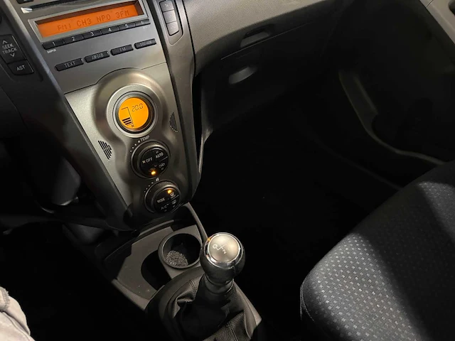 Toyota yaris 1.3 vvti aspiration, 68-lgp-3 - afbeelding 3 van  14