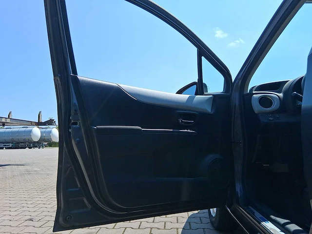 Toyota yaris 1.5 full hybrid aspiration car 2012 | 82-xlb-2 - afbeelding 6 van  33