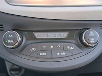 Toyota yaris 1.5 full hybrid aspiration car 2012 | 82-xlb-2 - afbeelding 17 van  33