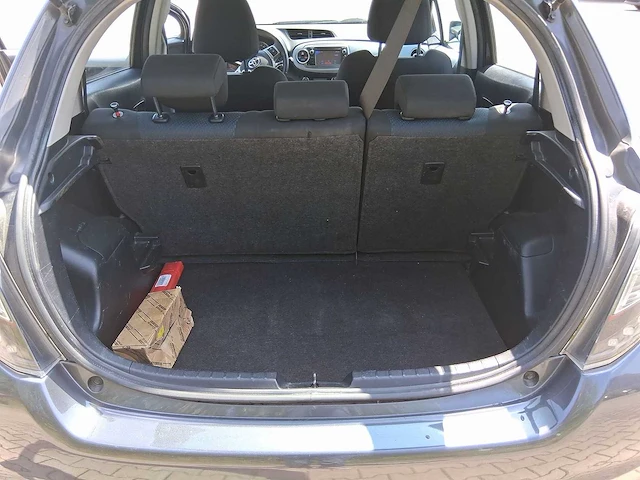 Toyota yaris 1.5 full hybrid aspiration car 2012 | 82-xlb-2 - afbeelding 20 van  33