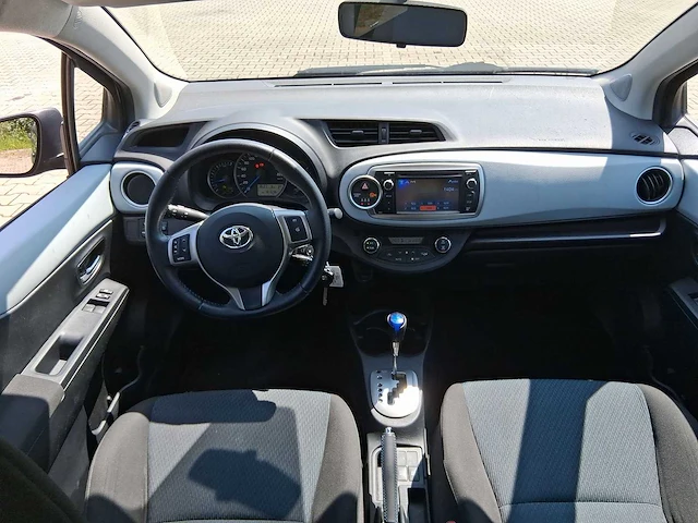 Toyota yaris 1.5 full hybrid aspiration car 2012 | 82-xlb-2 - afbeelding 24 van  33
