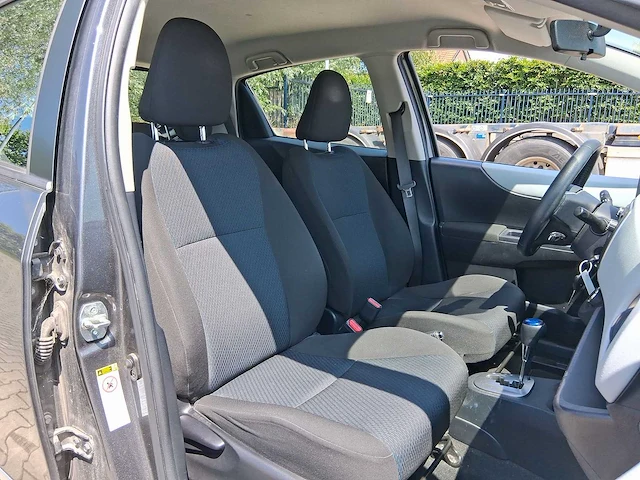 Toyota yaris 1.5 full hybrid aspiration car 2012 | 82-xlb-2 - afbeelding 25 van  33