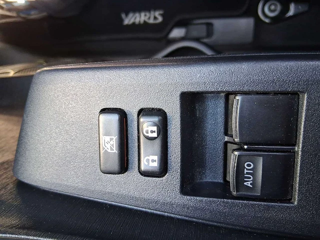 Toyota yaris 1.5 full hybrid aspiration car 2013 | kl-633-s - afbeelding 4 van  30