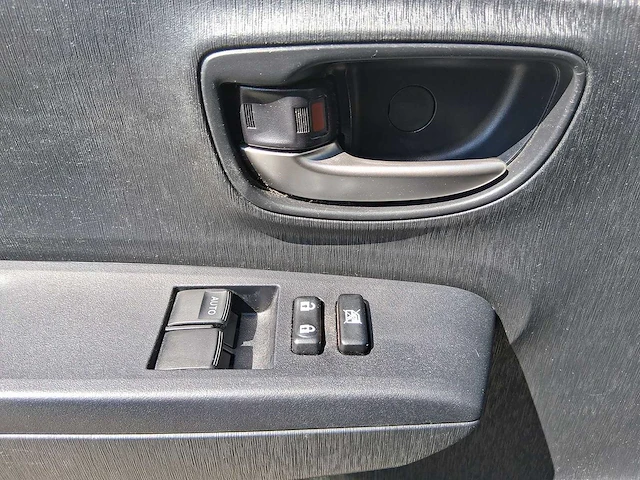 Toyota yaris 1.5 full hybrid aspiration car 2013 | kl-633-s - afbeelding 5 van  30