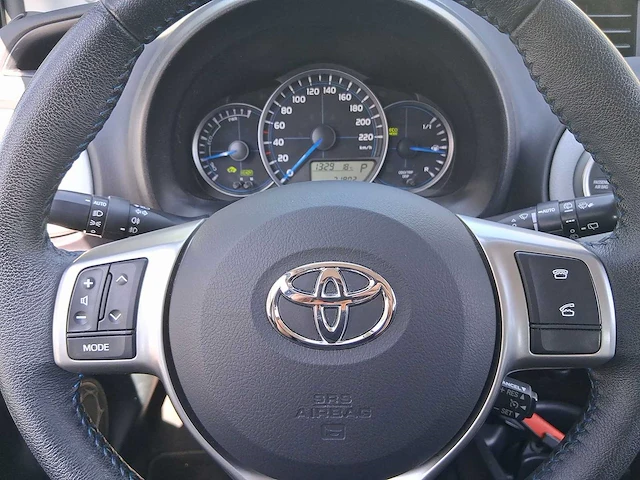 Toyota yaris 1.5 full hybrid aspiration car 2013 | kl-633-s - afbeelding 8 van  30