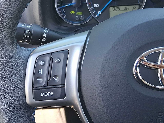 Toyota yaris 1.5 full hybrid aspiration car 2013 | kl-633-s - afbeelding 10 van  30