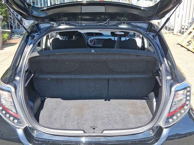 Toyota yaris 1.5 full hybrid aspiration car 2013 | kl-633-s - afbeelding 19 van  30
