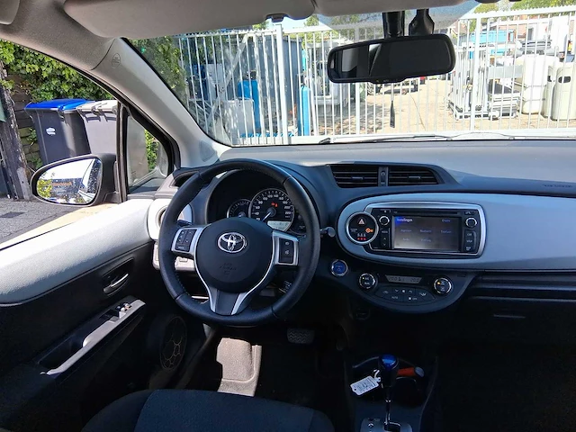 Toyota yaris 1.5 full hybrid aspiration car 2013 | kl-633-s - afbeelding 22 van  30