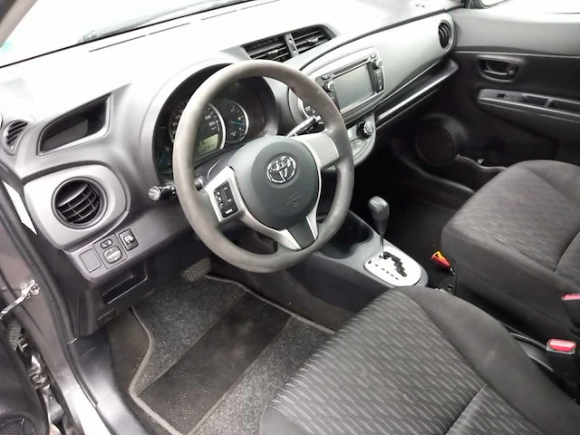 Toyota yaris 1.5 full hybrid comfort 2014 | jl-564-p - afbeelding 6 van  17
