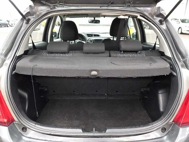 Toyota yaris 1.5 full hybrid comfort 2014 | jl-564-p - afbeelding 8 van  17