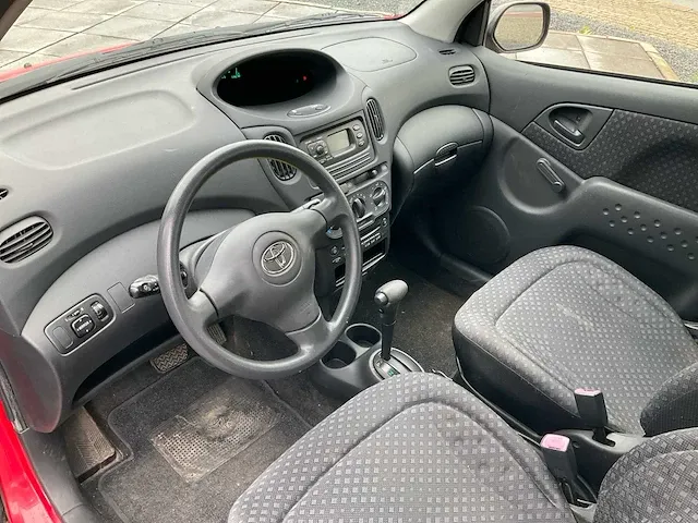 Toyota yaris verso 1.3 automaat 2004, z-085-jd - afbeelding 2 van  26