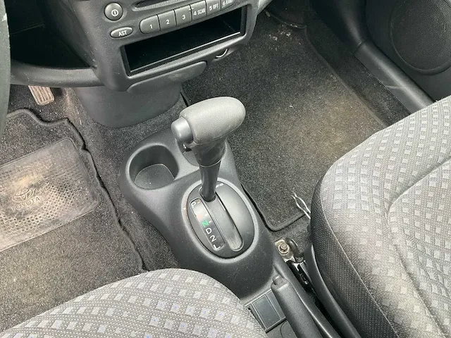 Toyota yaris verso 1.3 automaat 2004, z-085-jd - afbeelding 9 van  26