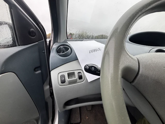 Toyota yaris,1999 - afbeelding 8 van  32