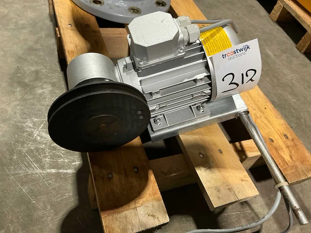 Tp63b4tf elektromotor met haakse overbrenging - afbeelding 1 van  5