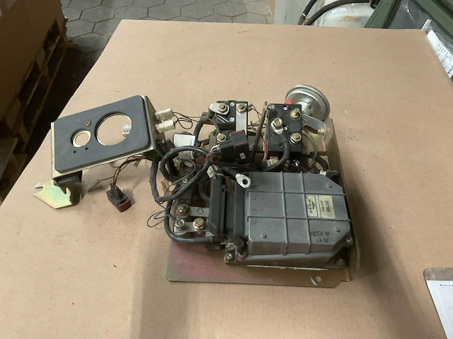 Traction controller - afbeelding 1 van  2