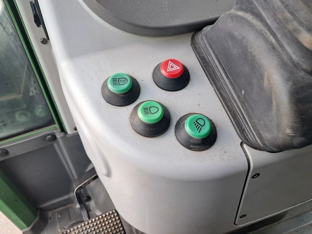 Tractor fendt, 210 p vario met maaiarm herder bk, bouwjaar 2011 - afbeelding 32 van  45