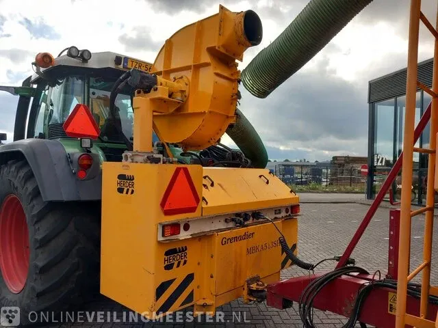 Tractor fendt, 716 vario tms 4wd met klepelmaaier herder en kipper veenhuis, bouwjaar 2010 - afbeelding 26 van  67