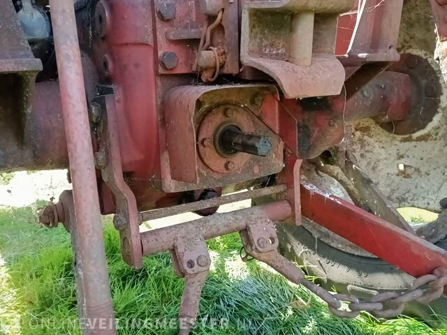 Tractor international, 383 met maaibalk - afbeelding 4 van  25