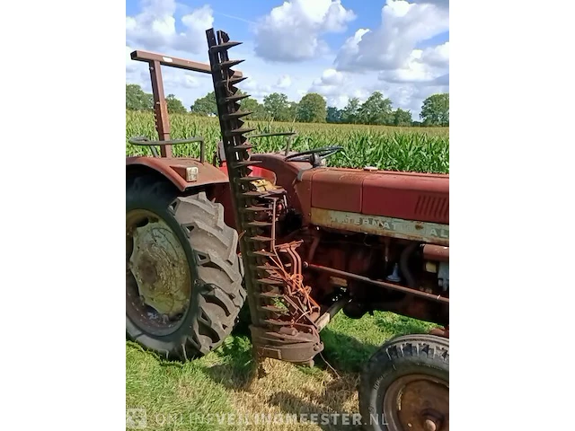 Tractor international, 383 met maaibalk - afbeelding 7 van  25