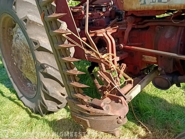 Tractor international, 383 met maaibalk - afbeelding 8 van  25