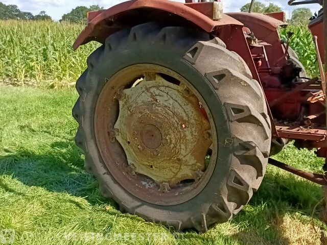 Tractor international, 383 met maaibalk - afbeelding 11 van  25