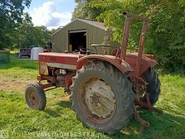 Tractor international, 383 met maaibalk - afbeelding 12 van  25