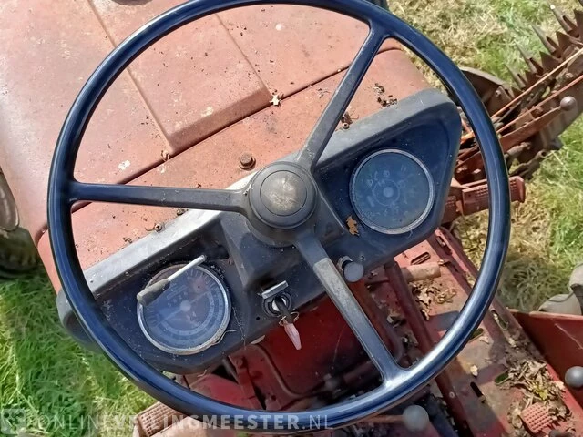 Tractor international, 383 met maaibalk - afbeelding 24 van  25